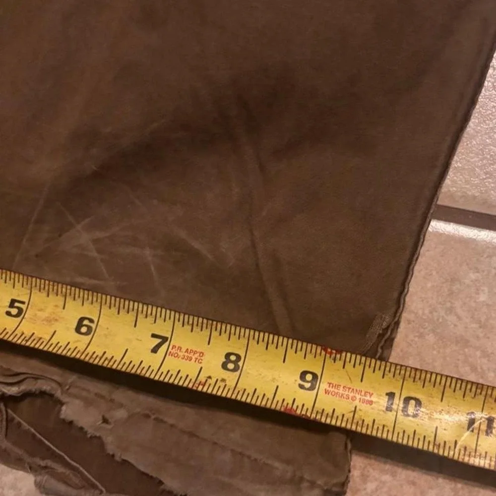 Vintage old navy Brown cargo pants with a relaxed fit Size 38x32